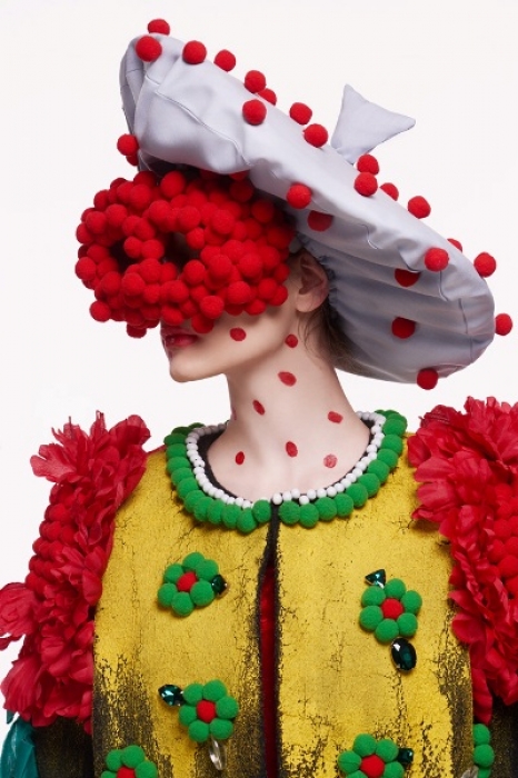 Головной убор в виде мозга Наташа делала два дня вручную.