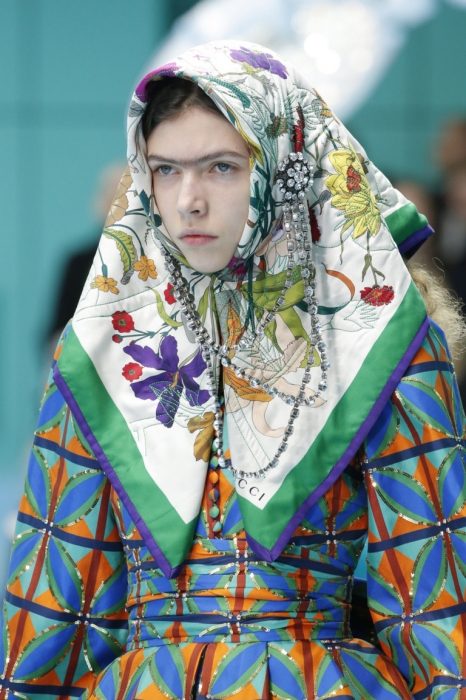 Модель на шоу Gucci, осень-зима 2018/19