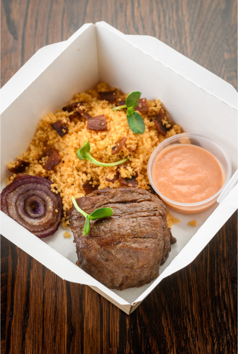 Стейк с кус-кусом.