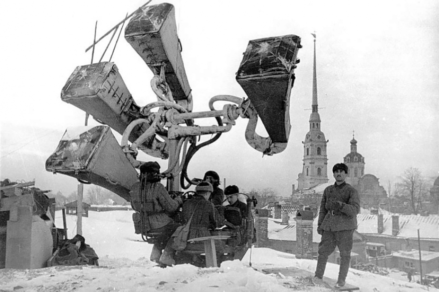 Отряды незрячих солдат с помощью локаторов обнаруживали самолеты противника, «прослушивая» небо в Первую и Вторую мировую.