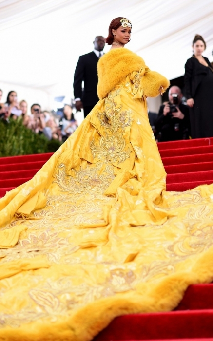 Рианна в Guo Pei Couture, 2015 год (тема Бала — «Китай: в зазеркалье»)