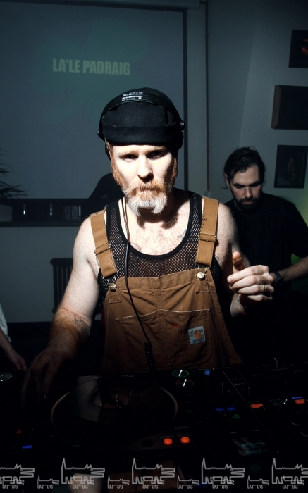 На День святого Патрика Энди выступил с экспрессивным диджей-сетом в Kuznya House.