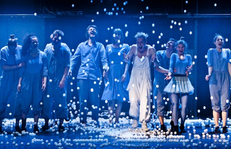 "Эффекта пинг-понгового шарика" Фото: "Упсала-Цирк", Робин Митчелл