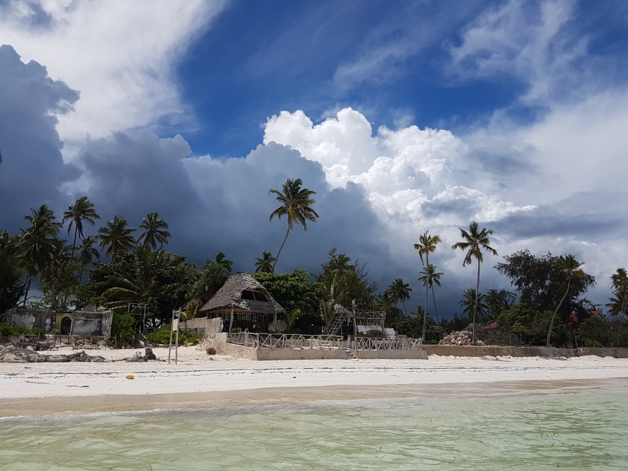 Самым теплым море в Занзибаре бывает в марте: средняя температура воды в этот месяц составляет 29,2°C.