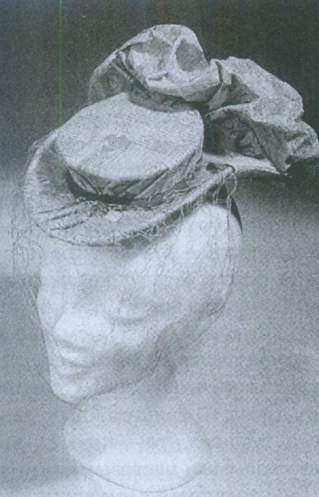 Шляпка из газетной бумаги, 1943 год, Франция