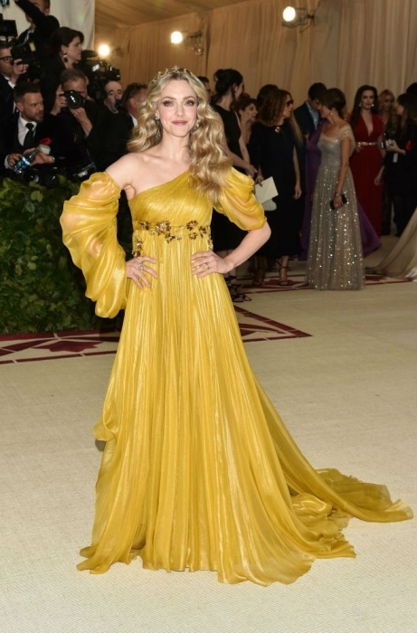 Аманда Сейфрид в Prada