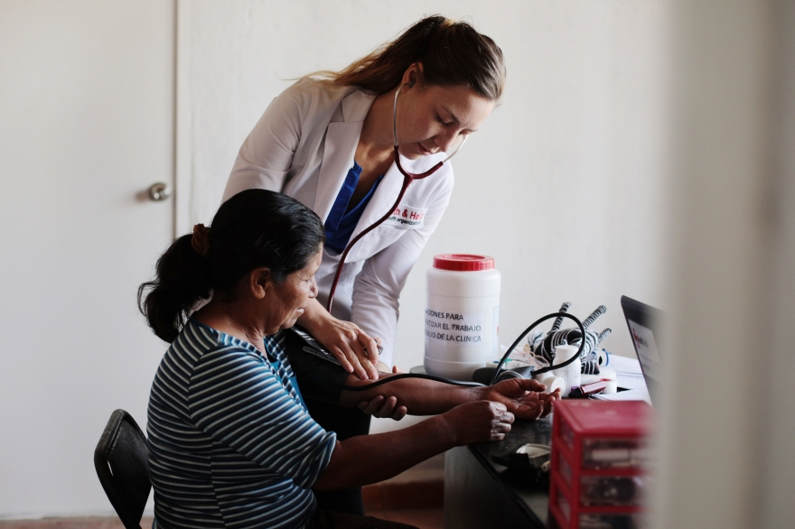 Виктория Валикова принимает пациентов в клинике. Фото Мария Плотникова