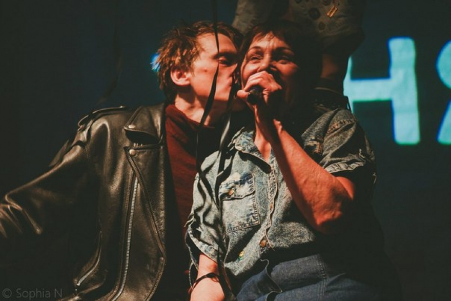 «СашБаш, Свердловск-Ленинград и назад» Авторы – Полина Бородина, Ярослава Пулинович. Режиссер – Семен Серзин. История о поэте Александре Башлачеве