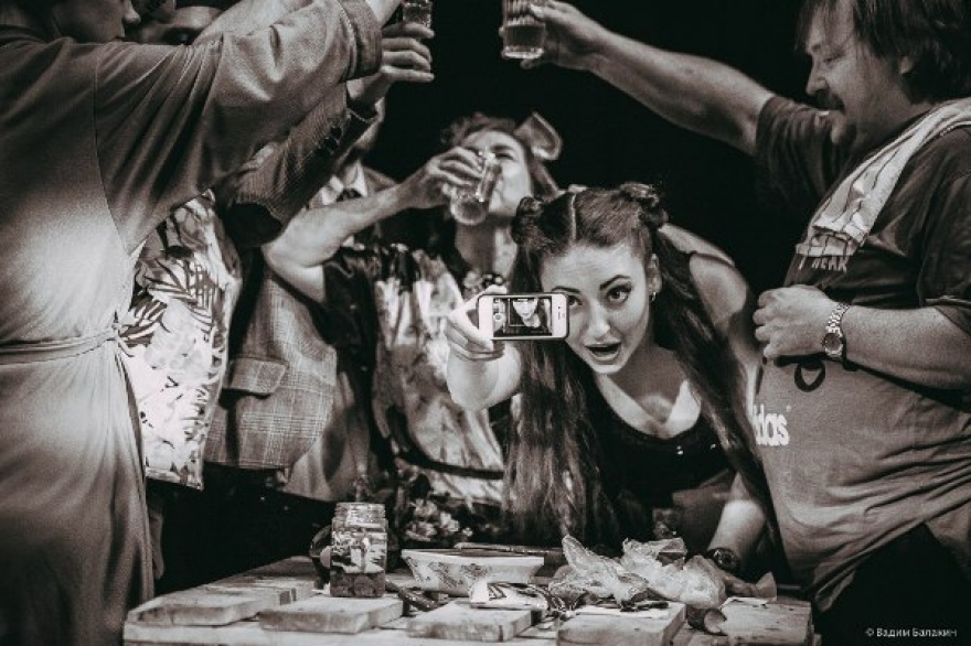 «Боюсь стать Колей» Режиссер – Антон Бутаков. Автор – Иван Андреев. История о том, что свежие простыни и постукивание стаканчиков в плацкарте – это