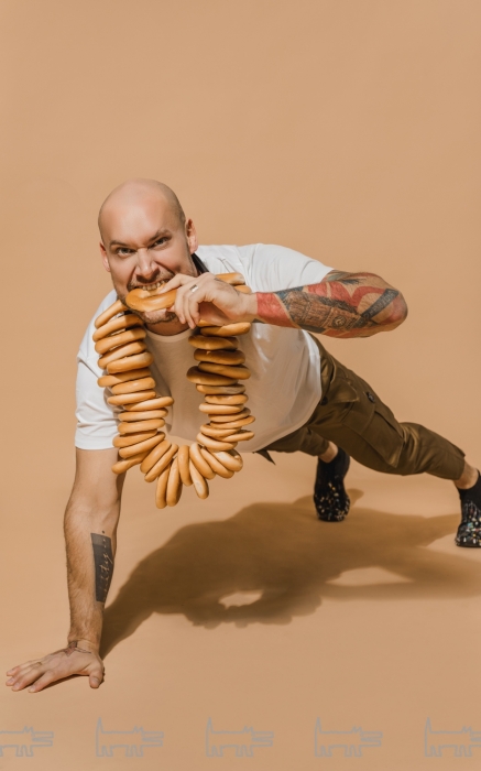 Футболка Ralph Lauren, брюки Dsquared2, обувь Maison Margiela (все — ДЛТ)