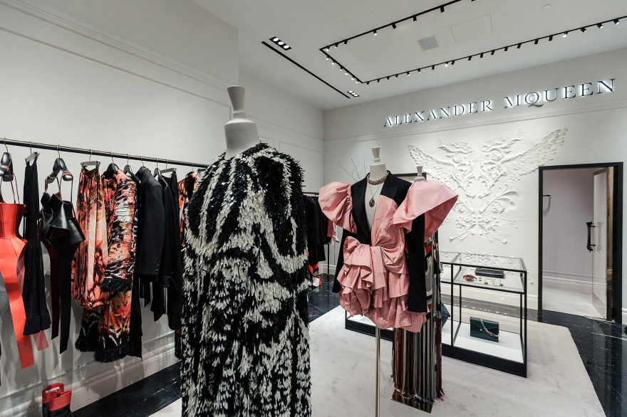 Корнер Alexander McQueen в ДЛТ