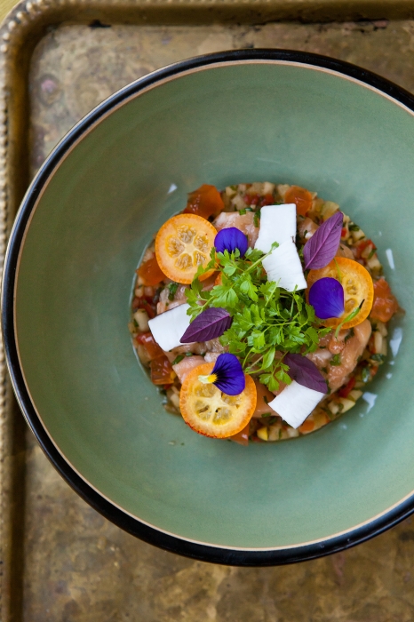 Тартар из лосося с фруктовой сальсой