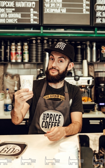 С приходом лета фаворитами покупателей стали смородиново-мятный лимонад и кокосово-миндальный айс-латте