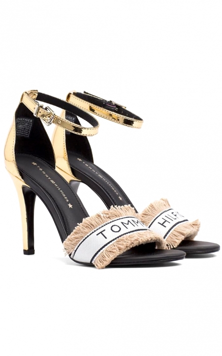 Tommy Hilfiger, 7490 рублей (Tommy Hilfiger)