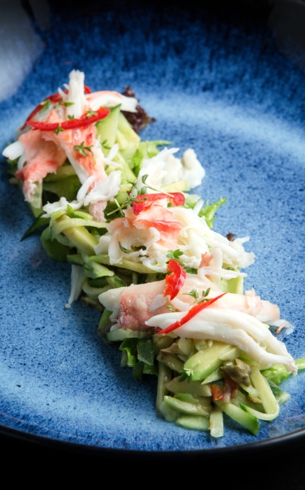 Салат из краба, авокадо и огурца