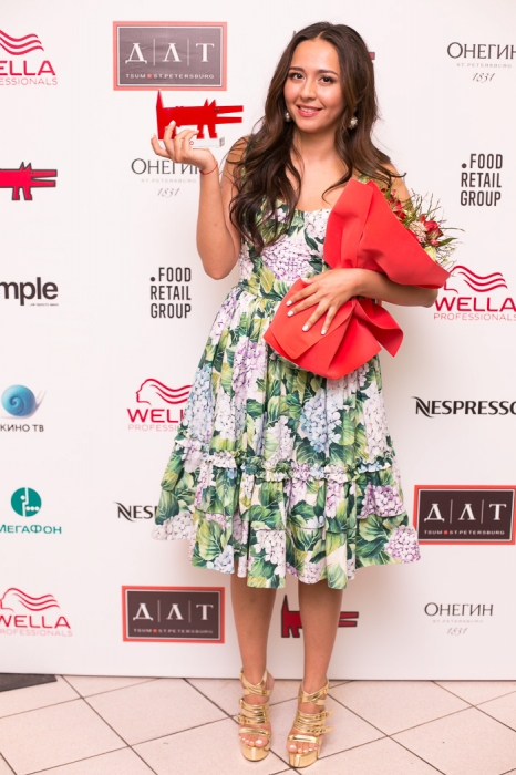 Манижа в Dolce & Gabbana, 2017 год