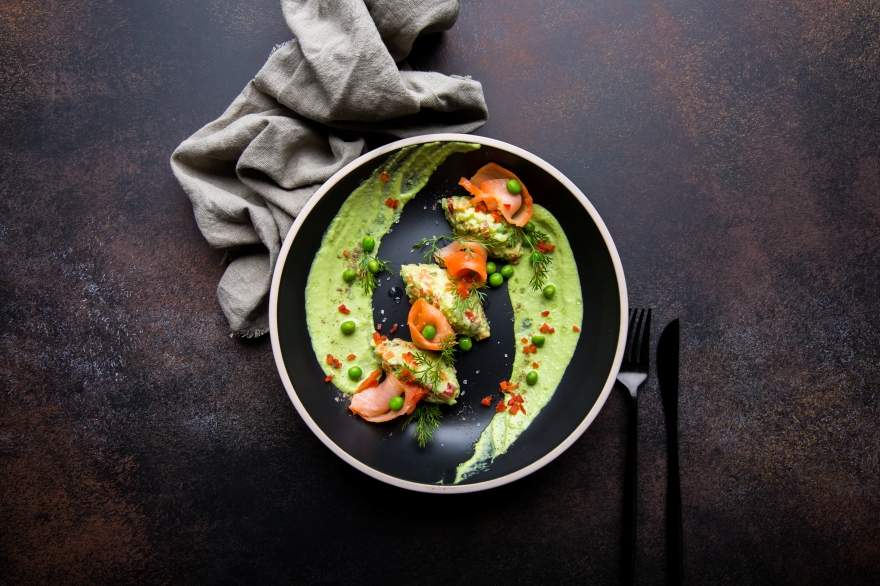 Оливье с копченой форелью