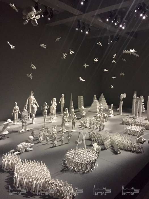 Инсталляция Гриши Брускина «Смена декораций» в павильоне России на Венецианской арт-биеннале 2017 года