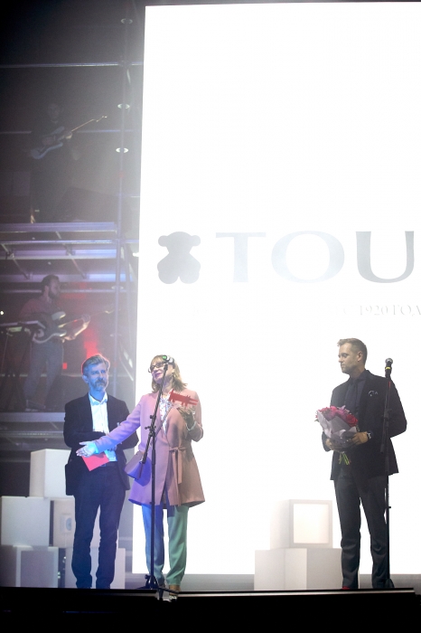 Елизавета Боярская находится на гастролях в США и не смогла присутствовать на церемонии. Статуэтку маме актрисе Ларисе Луппиан вручил генеральный