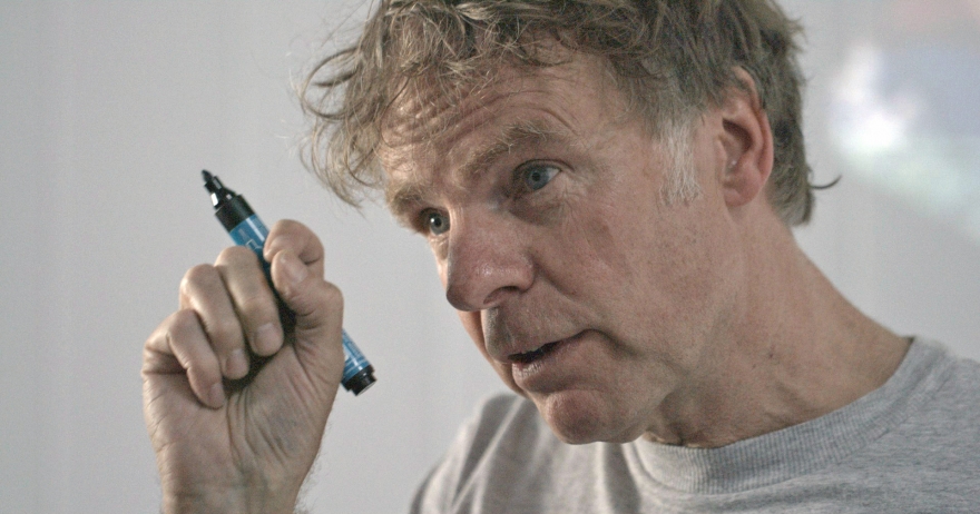 Вини Маас исследовал город с местными студентами.