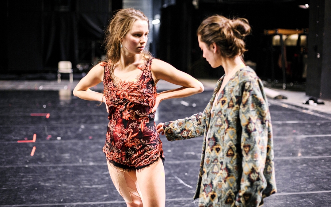 Балет «Многословность» хореографа Оли Васильевой — про красоту, взаимодействие двух людей, про аккуратность касания и точность в мелочах