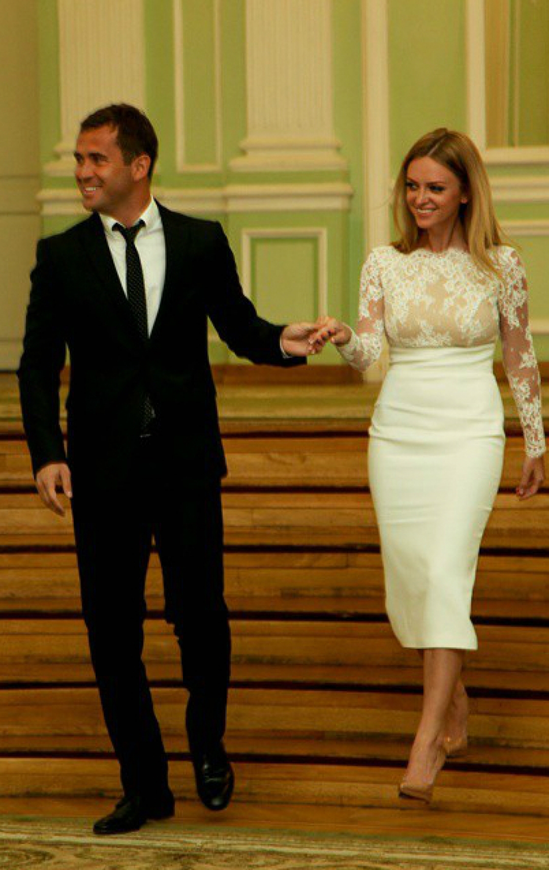 Александр Кержаков и Милана Тюльпанова в платье от Алины Герман