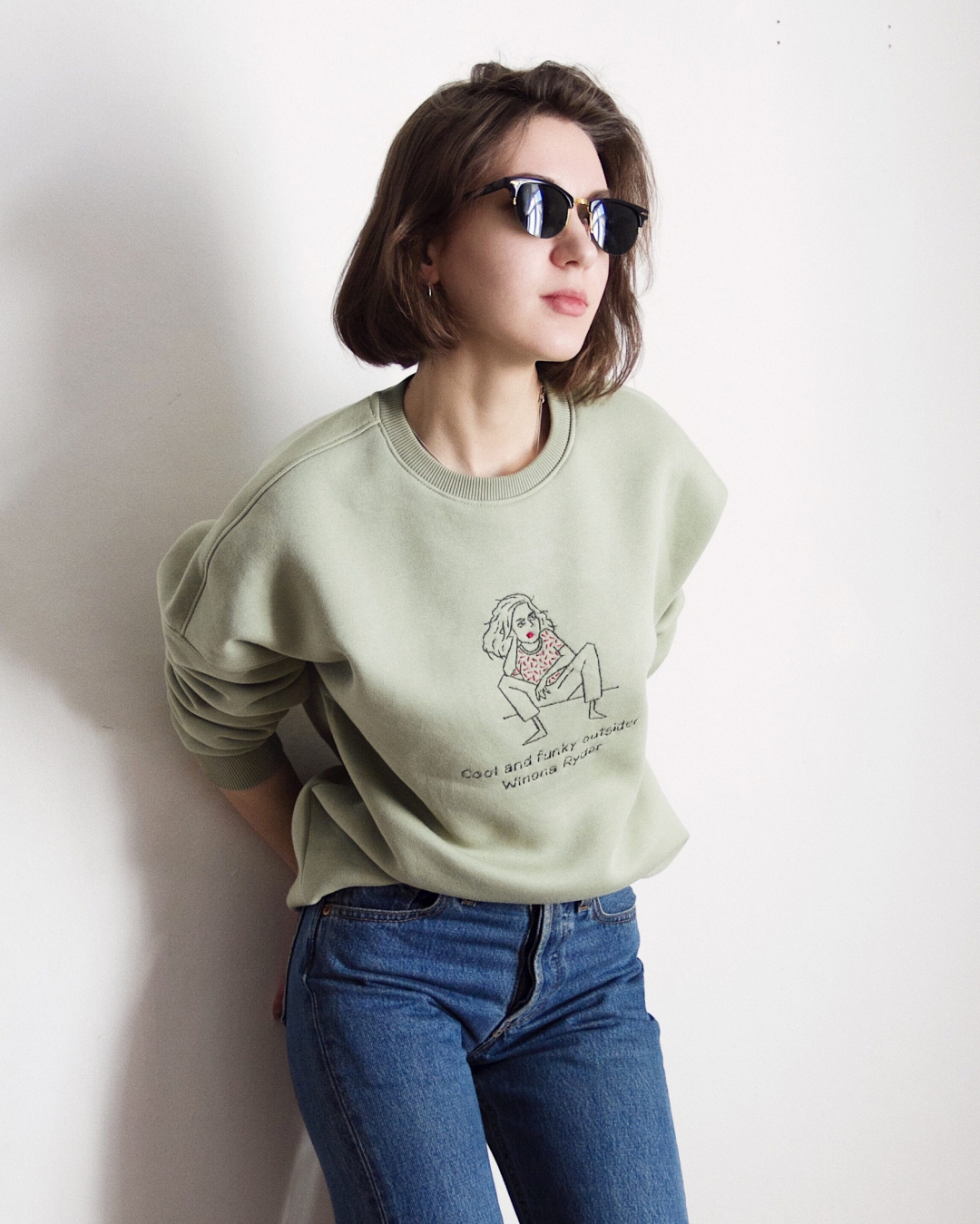 Свитшот Whosh Legends с портретом Вайноны Райдер и надписью «Cool and fanky outsider Winona Ryder»