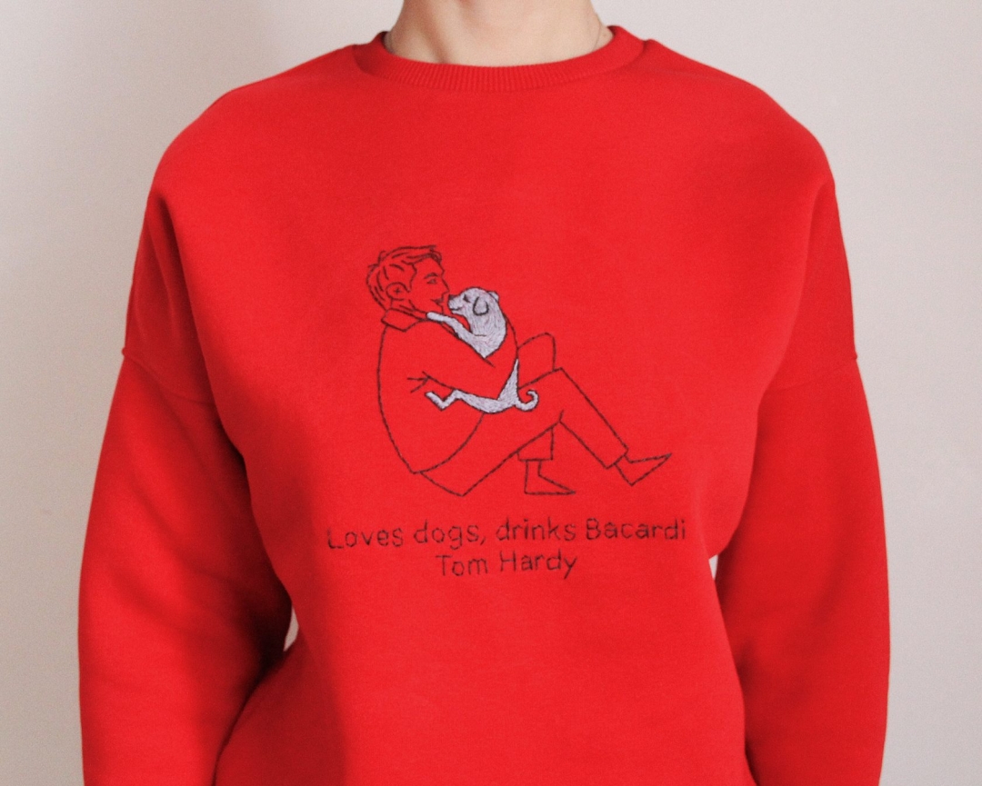 Свитшот Whosh Legends с портретом Тома Харди и надписью «Loves dogs, drinks Bacardi Tom Hardy»