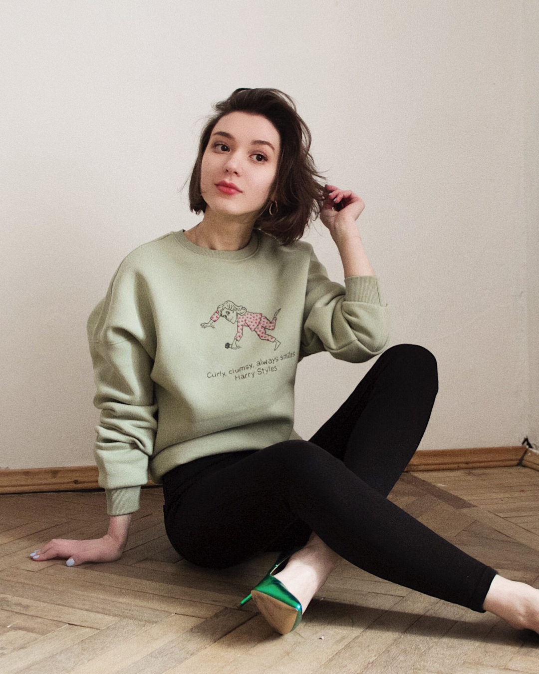 Свитшот Whosh Legends с портретом Гарри Стайлса и надписью «Curly, clumsy, always smiles Harry Styles»