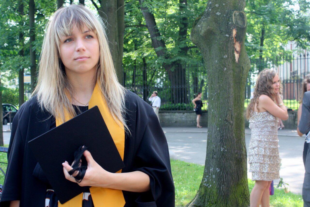 Шура Кузнецова на выпускном в 2007 году