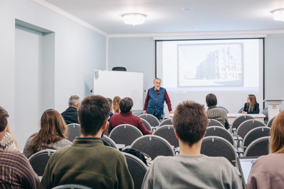 Лекция Михаила Мильчика в ЕУ