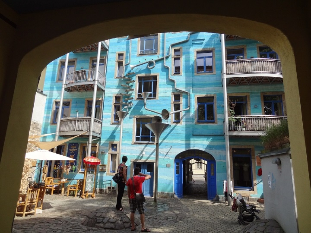 Один из дворов Художественного пассажа (Kunsthofpassage). Фото: Christoph Münch