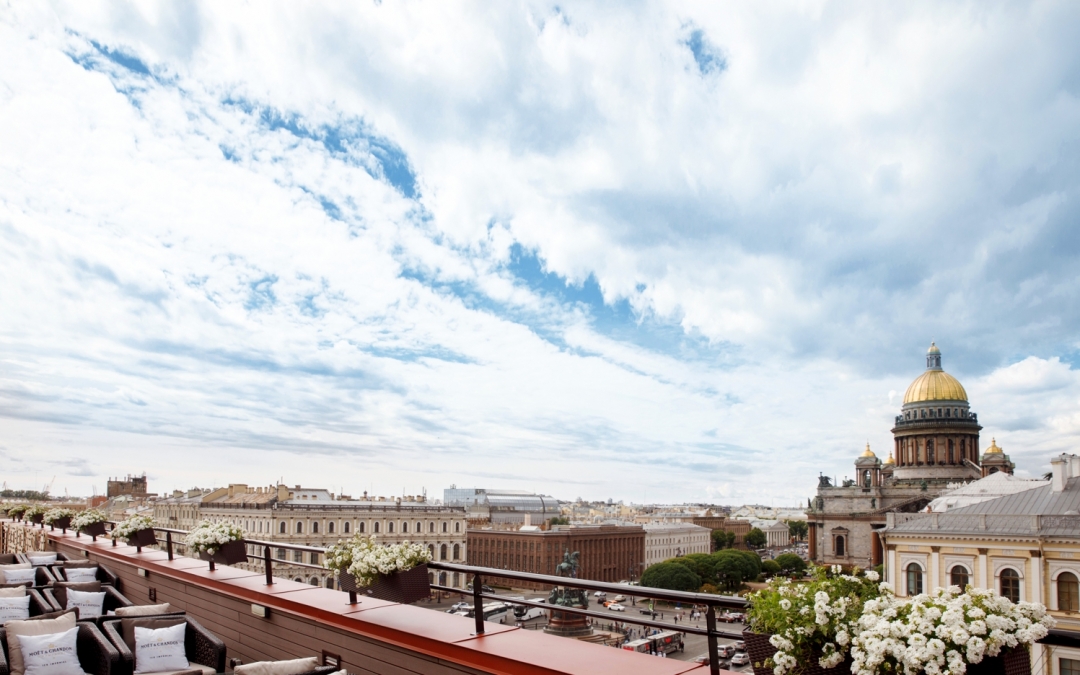 Кроме закрытого лаунджа на крыше Lotte есть панорамная площадка.