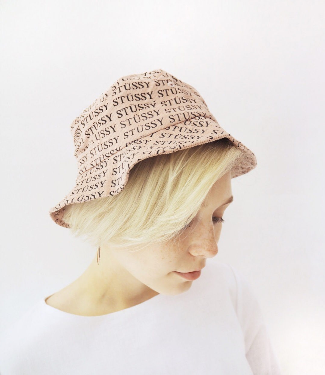 Панама Stussy, 2691 рубль («Мыльная Белка»)