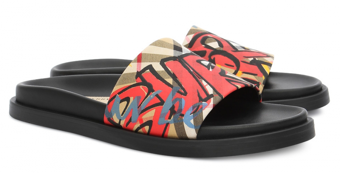 Шлепанцы Burberry, 18 480 рублей (Babochka)