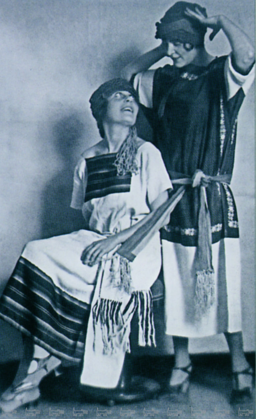 Костюмы Н.П. Ламановой на Лиле Брик и ее сестре Эльзе Триоле, фото: А. Родченко