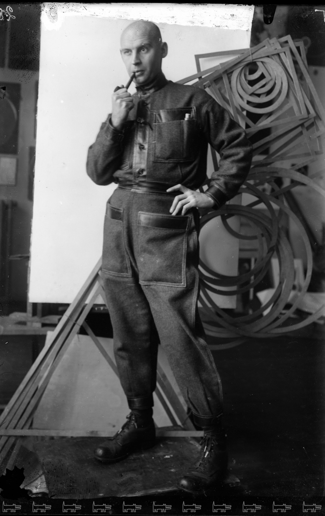 Александр Родченко в производственном костюме «конструктивиста», 1923 год, фото: М. Кауфман