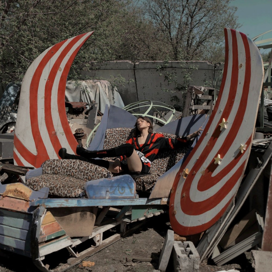 Сюзанна Варнина в ботфортах OVER