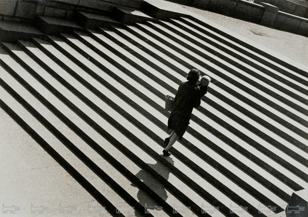 Фото А. Родченко. Лестница. Снято на ступенях Кропоткинской набережной у храма Христа Спасителя, 1929 год