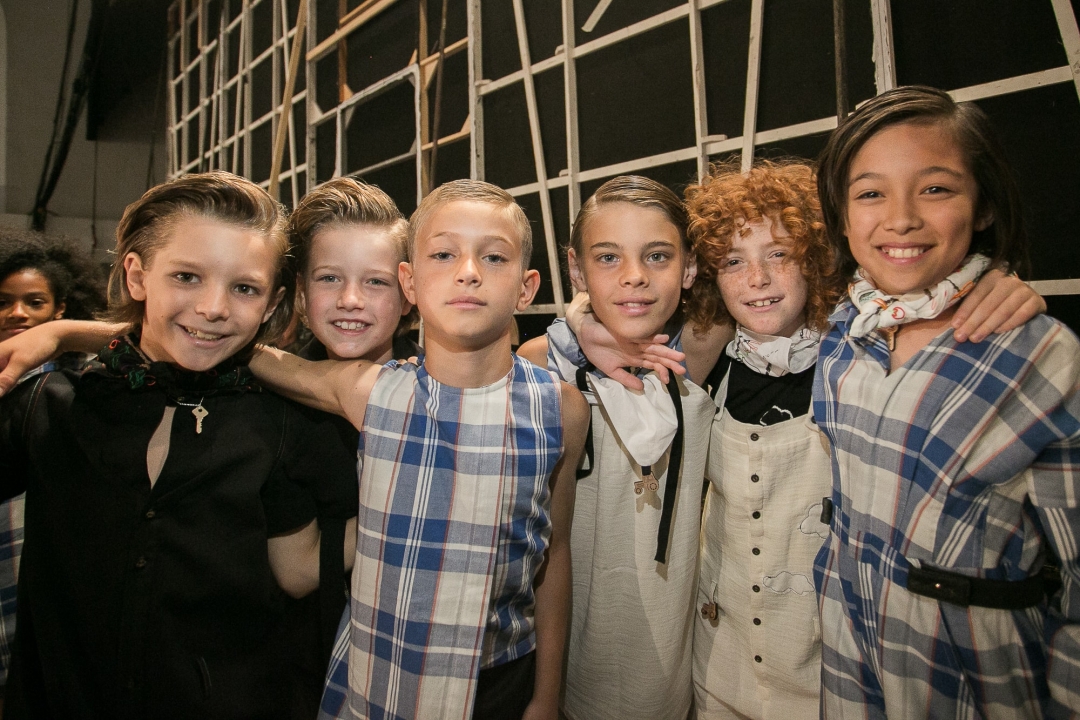 Модели Infantium Victoria на бэкстейдже сборного показа молодых марок KidzFIZZ