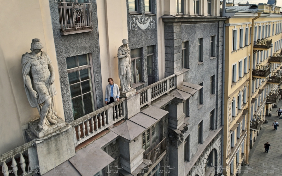 Пиджак Andrea Ya’aqov, брюки Giorgio Armani (все — ДЛТ), сорочка Henderson (Henderson)