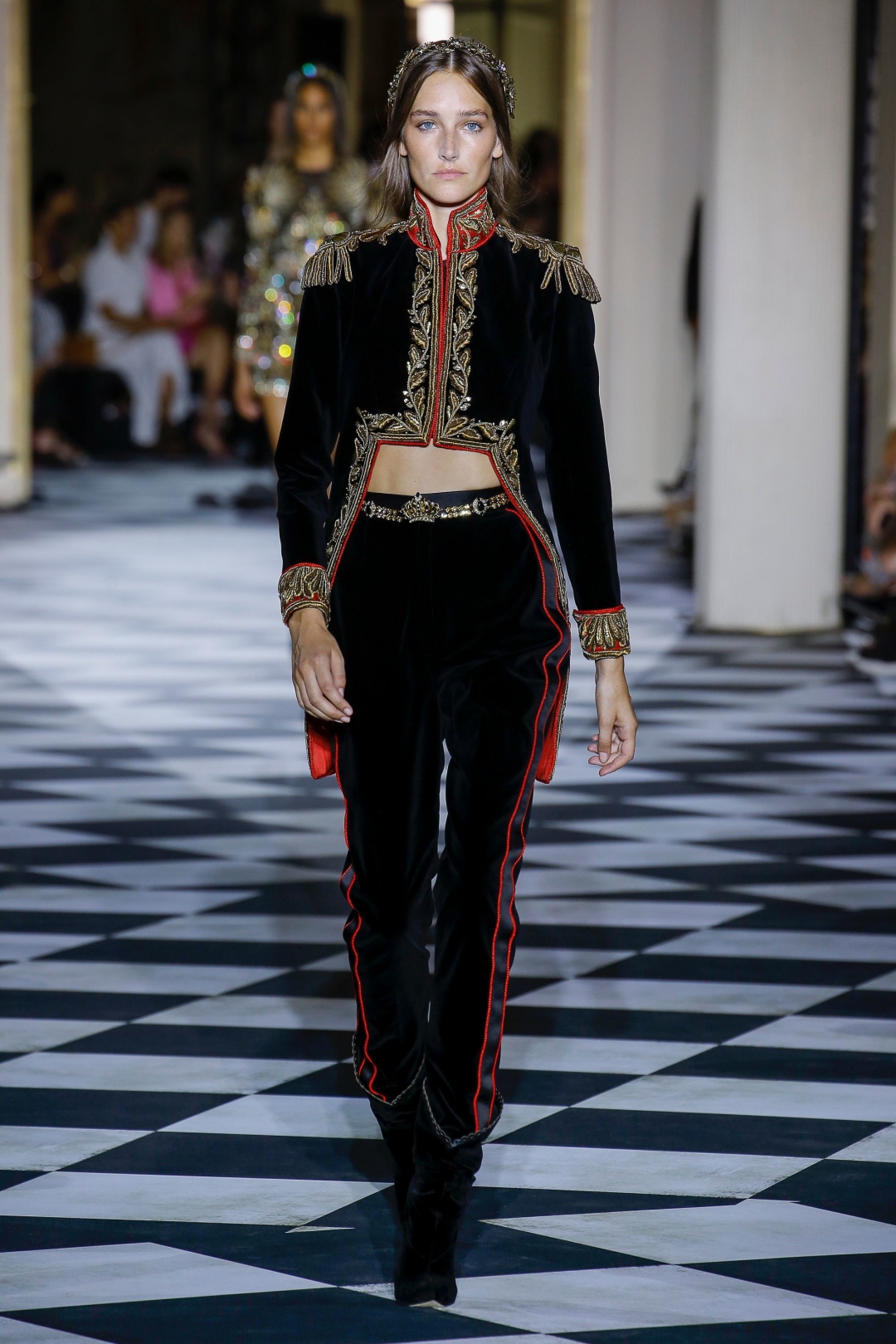 Коллекция ливанского бренда Zuhair Murad, вдохновленная царской Россией, балами в Петербурге и гардеробом Елизаветы I