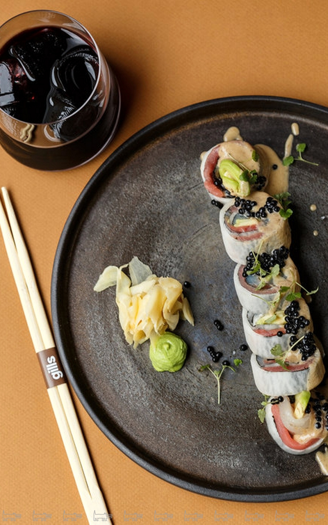 Роллы с огурцом, тунцом и дорадой