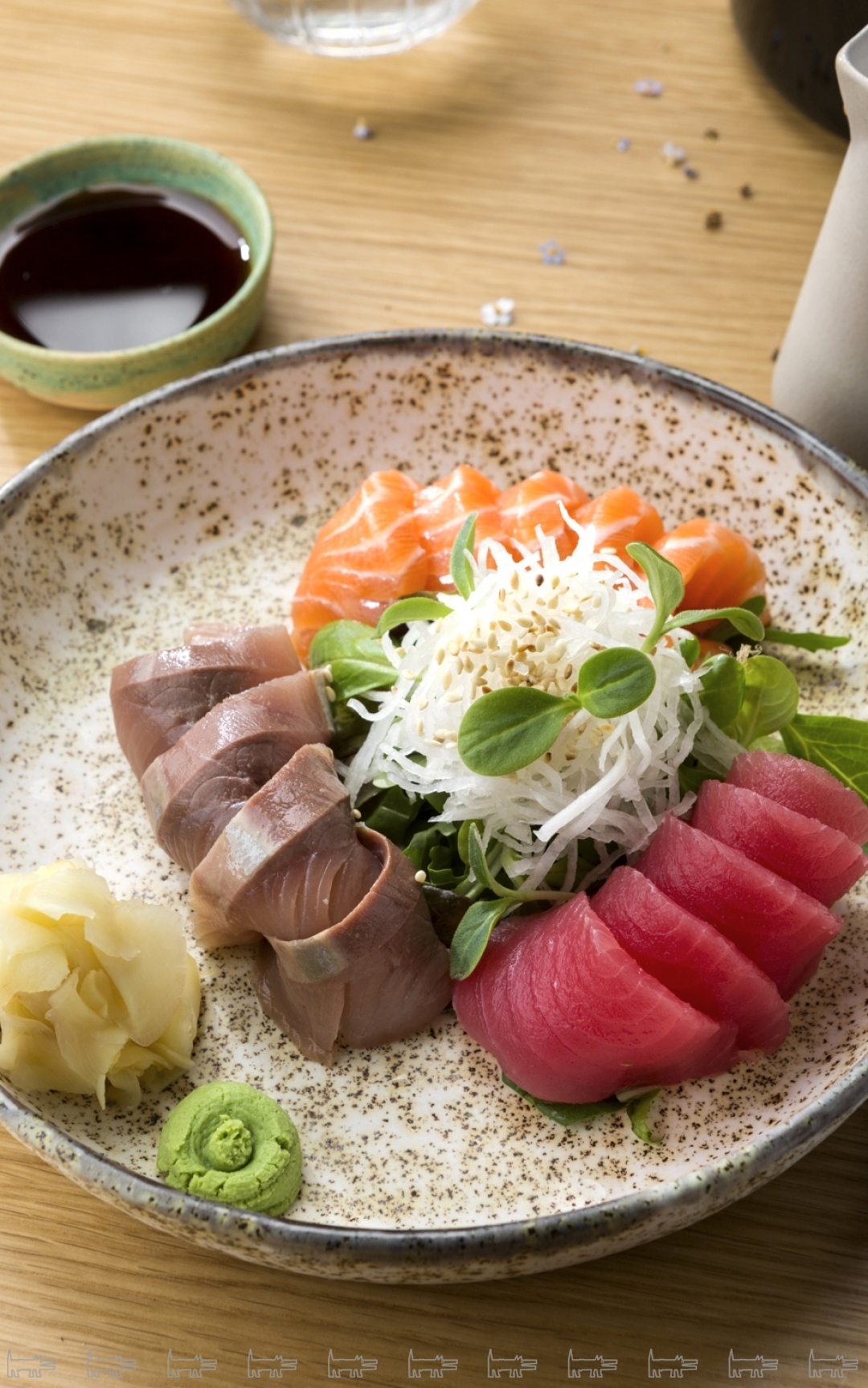 Сашими лосось, тунец, лакедра