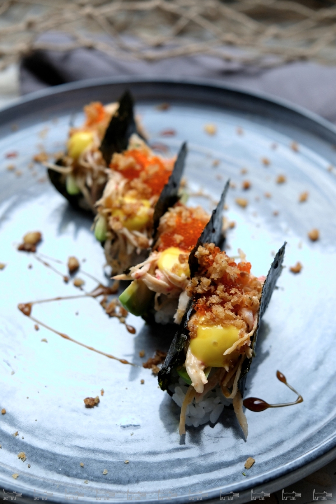 Тако с крабовыми палочками и авокадо