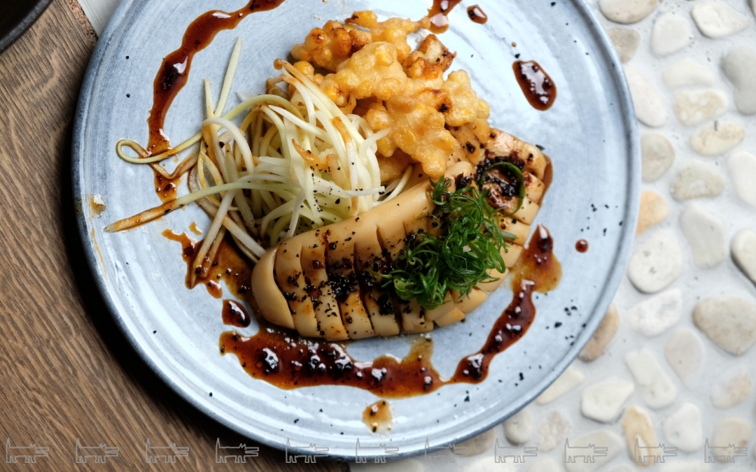 Кальмар с лапшой из кабачка