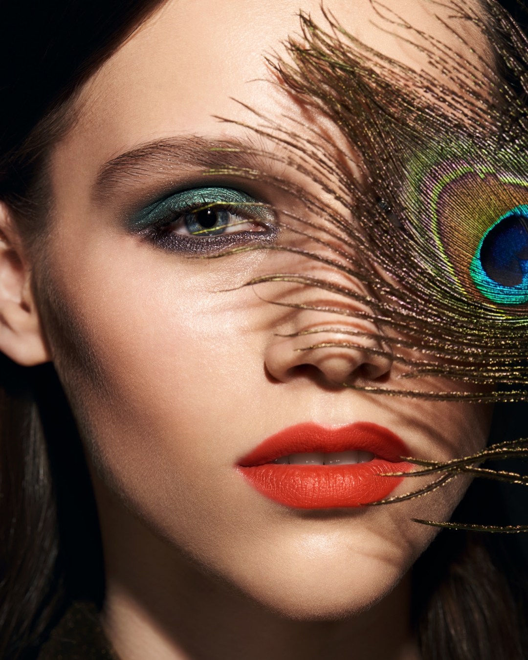 Тени Giorgio Armani Beauty Eyes To Kill, оттенок 3, тени Giorgio Armani Beauty Eye Tint, оттенок 4, помада Tom Ford Beauty Lip Color Matte, оттенок