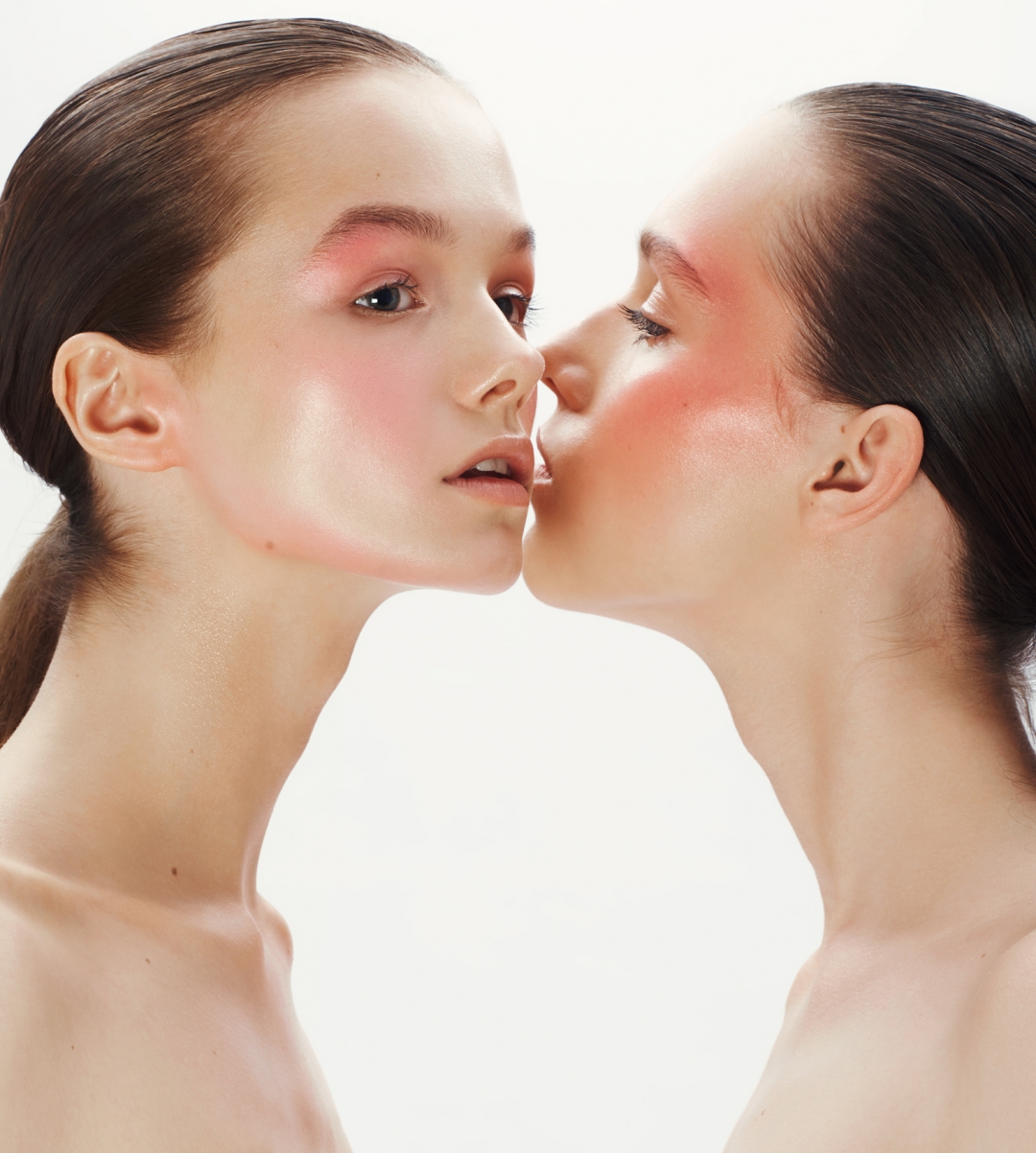 Флюид для сияния кожи Giorgio Armani Beauty Fluid Sheer, оттенок 8, тени Shiseido, оттенок Nobara Pink, помада Tom Ford Beauty Lip Color, оттенок