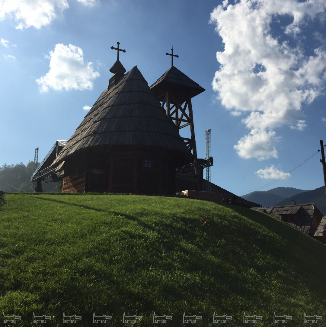 Действующая церковь Святого Саввы, построенная в 2003 году как декорация к фильму "Жизнь как чудо"