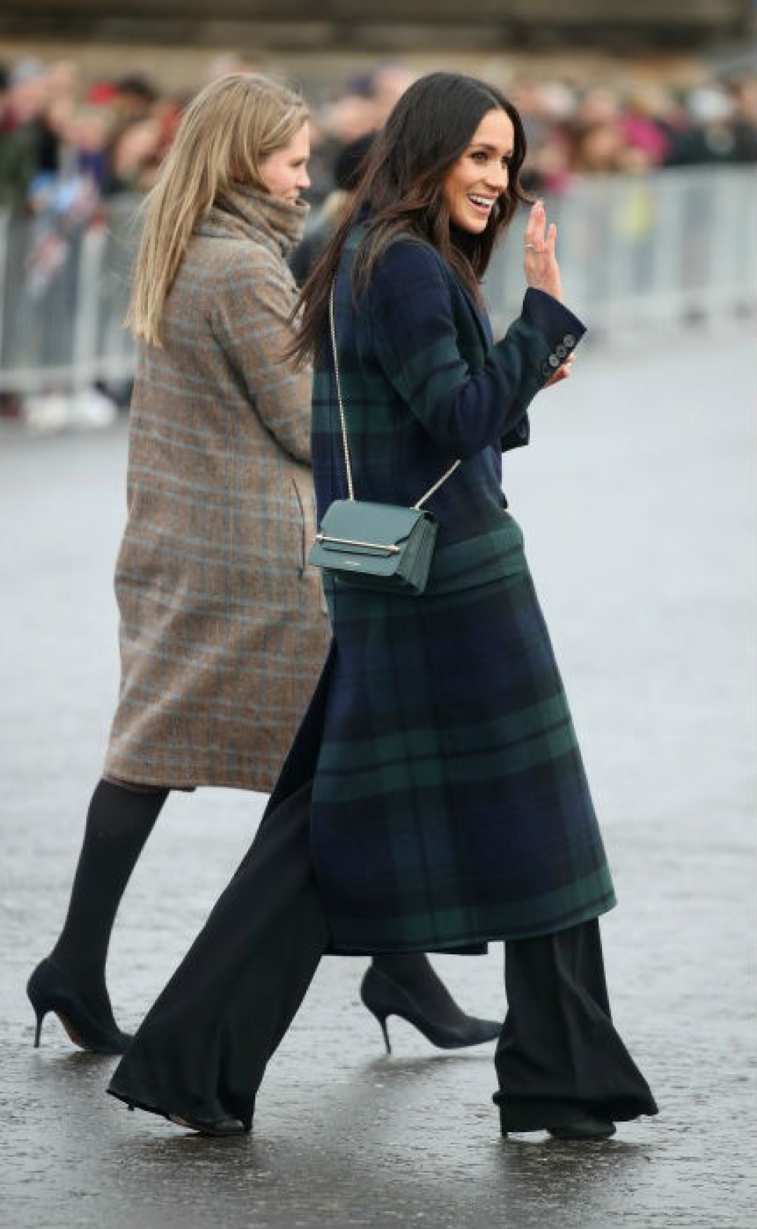 Меган Маркл в широких брюках